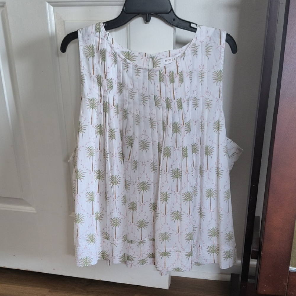 crown & ivy White Tank Top with Green Palm Print
